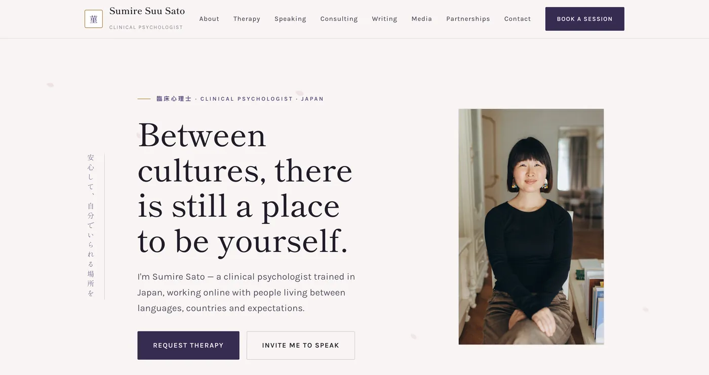 Homepage of Sumire Suu Sato's clinical psychology website with a portrait and the headline 'Between cultures, there is still a place to be yourself'